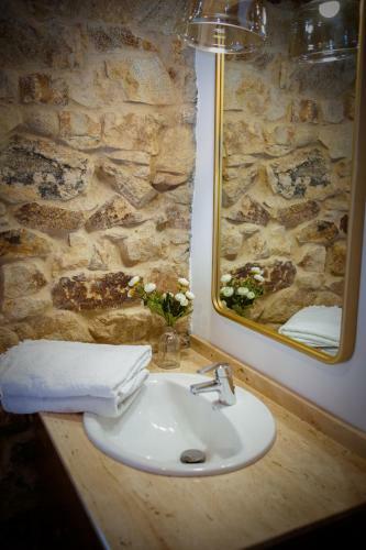 Mi�a Nai, Casa Rural