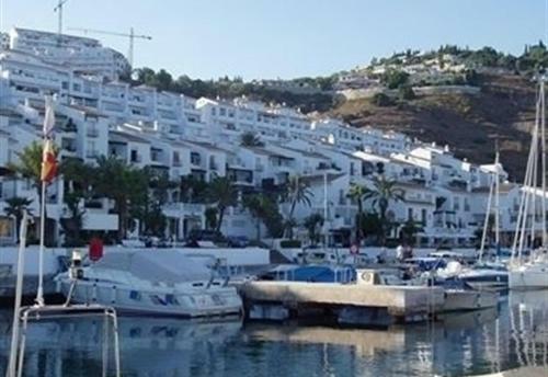 Vista Marina - 2 Bedrooms Sleeps 4