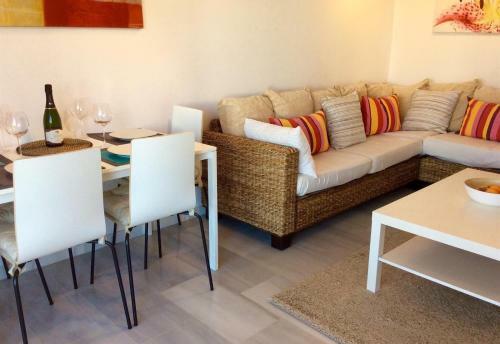 Vista Marina - 2 Bedrooms Sleeps 4