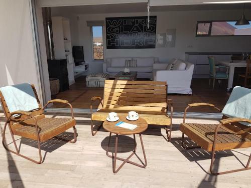 Majanicho Rock - Villa With Heated Pool