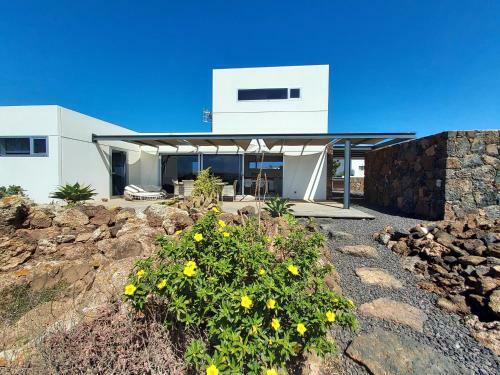 Private Villa With Pool In Lajares