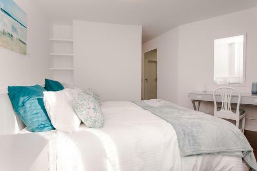 The Circular Villa - Jacuzzi, Hiking & Vineyards