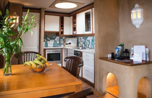 El Refugio Apartments & Villa
