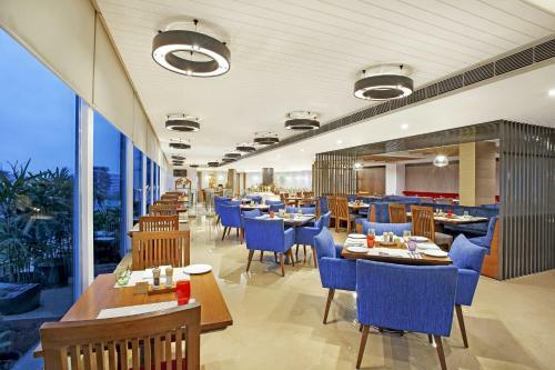 Hotel Sarovar Portico Outer Ring Road