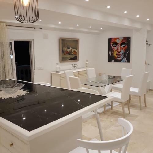 De Luxe Villa