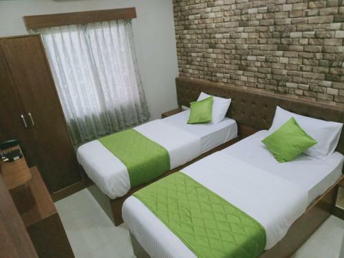 Hotel Olivia Inn And Suites