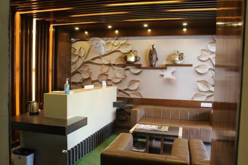 Hotel Olivia Inn And Suites