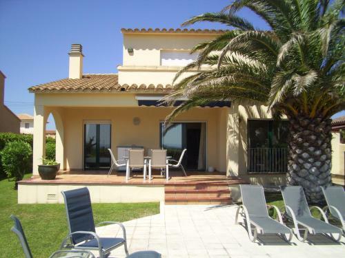 Super Villa With Private Pool And Garden - Pilans