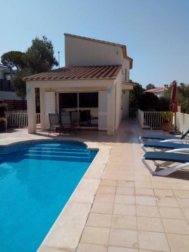 Beautiful Hillside Property - Villa Muntanya