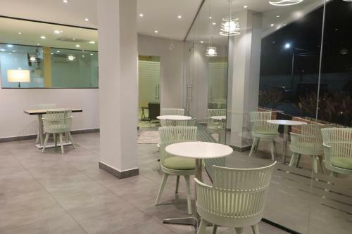 Hotel Flora Suites