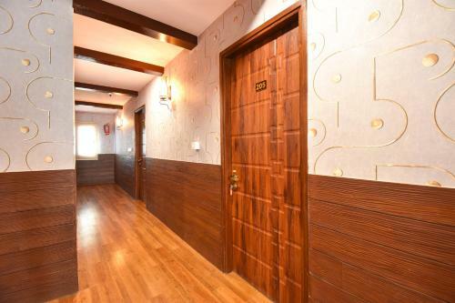 Fabhotel Dhanvitha Suites