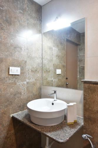 Fabhotel Dhanvitha Suites