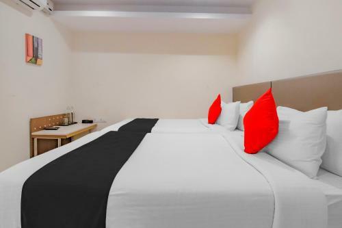 Capital O 77528 Smile Hotels