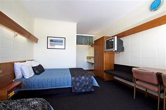 Aparthotel Riverfront Motel & Villas