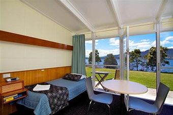 Aparthotel Riverfront Motel & Villas
