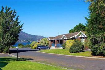 Aparthotel Riverfront Motel & Villas
