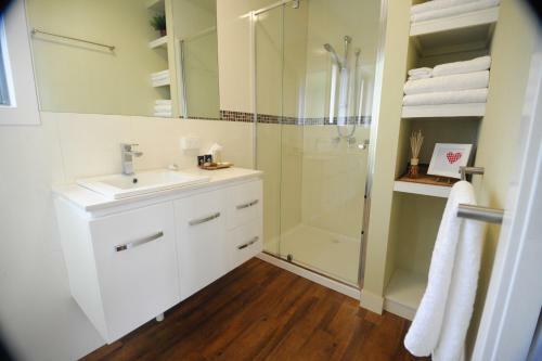 Lodge Gisborne Peak Winery Eco-cottages