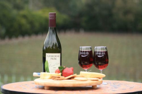 Lodge Gisborne Peak Winery Eco-cottages