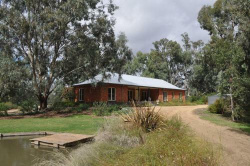 Captain's Cottage Bed & Breakfast