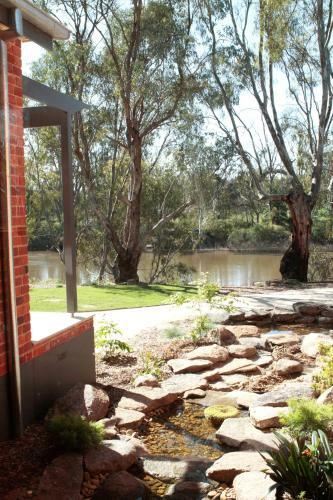 Captain's Cottage Bed & Breakfast