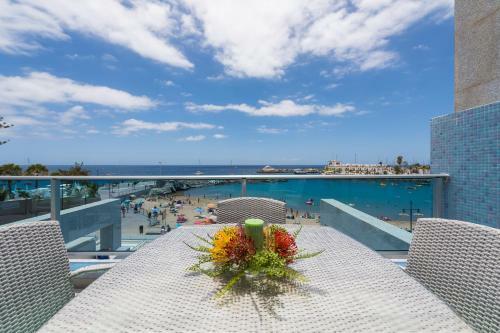 Sunny Atlantic Apartment