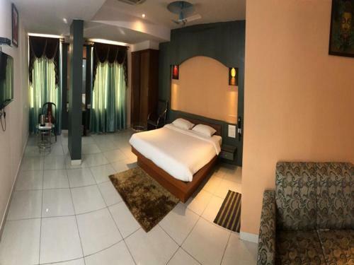 Staymaker Hotel Madhu