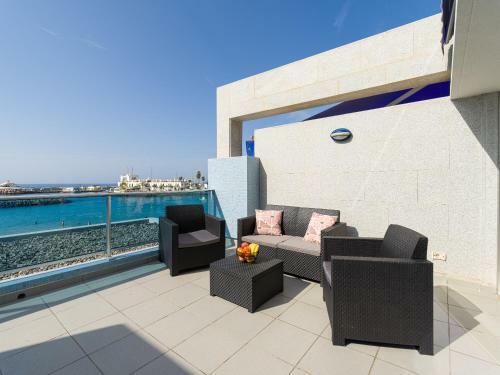 Apartamento Beachfront In Puerto Mog�n