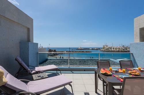 Apartamento Beachfront In Puerto Mog�n