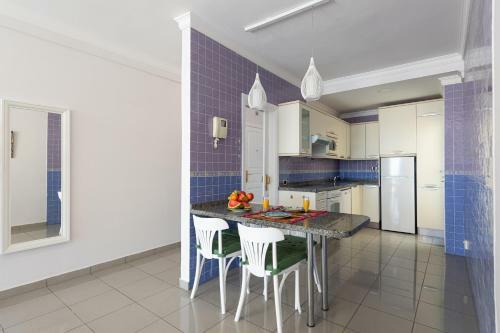 Apartamento Beachfront In Puerto Mog�n