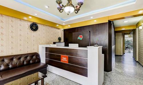 Hotel Palm Rooms Near St Johns Hospital