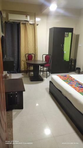 Hotel Palm Rooms Near St Johns Hospital