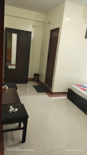Hotel Palm Rooms Near St Johns Hospital