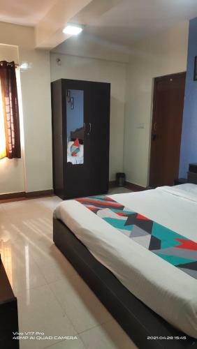 Hotel Palm Rooms Near St Johns Hospital