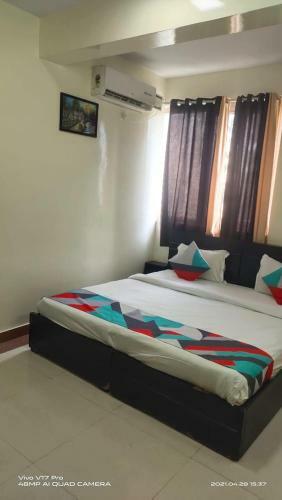 Hotel Palm Rooms Near St Johns Hospital