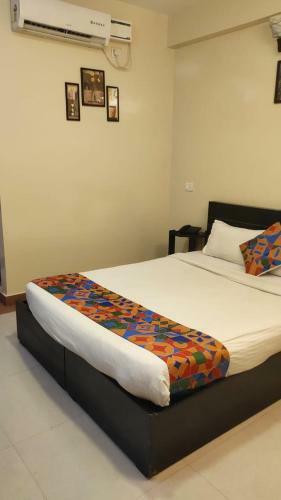 Hotel Palm Rooms Near St Johns Hospital