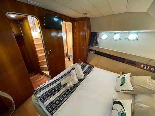 Wonderful Yatch To Rent At Tenerif South