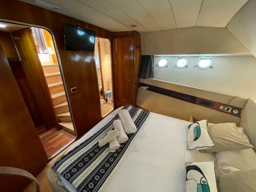 Wonderful Yatch To Rent At Tenerif South