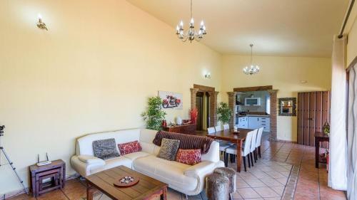 Villa Solgor Benamocarra By Ruralidays