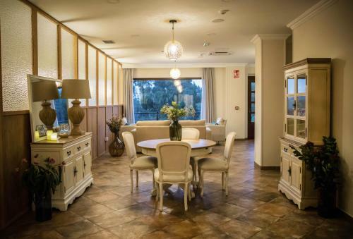 Hotel Pe�as Blancas