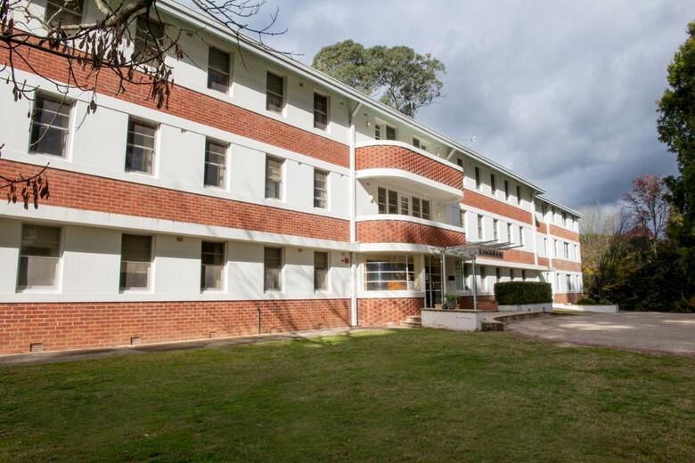 Hotel Linaker Art Deco Nurses Quarters