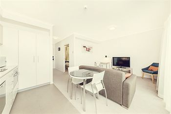 Aparthotel Abode Tuggeranong