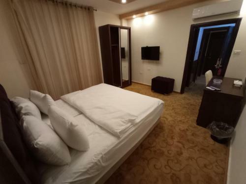 Golden Rose Hotel