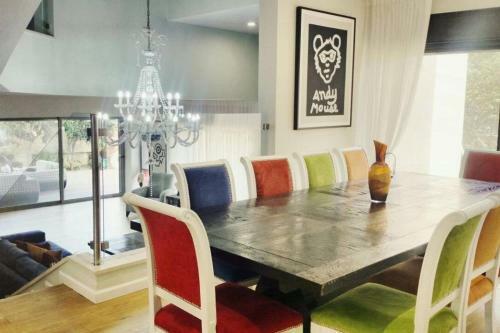 Prestige Villa With Private Pool + Parking