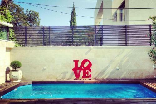 Prestige Villa With Private Pool + Parking