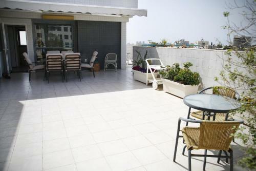 Herzelia Rooftop Special 2 Room Apartment