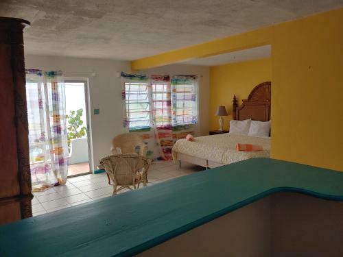 Orrie's Beach Bar And Hotel