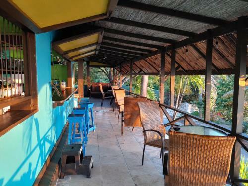Orrie's Beach Bar And Hotel