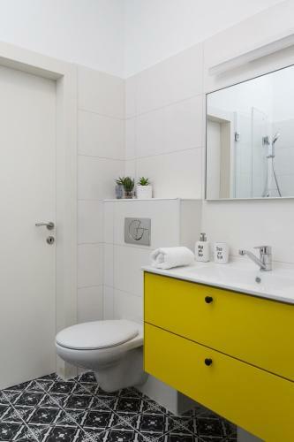 Colorful Bnb Apartment