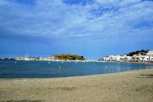 Apartamento Port Monturiol 8