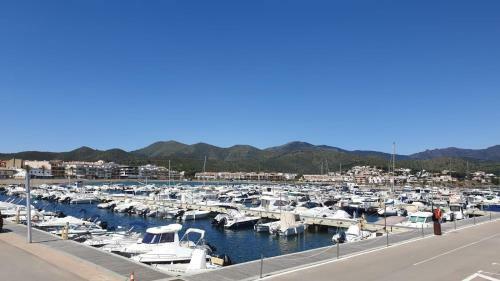 Apartamento Port De Llan�a , La Miranda